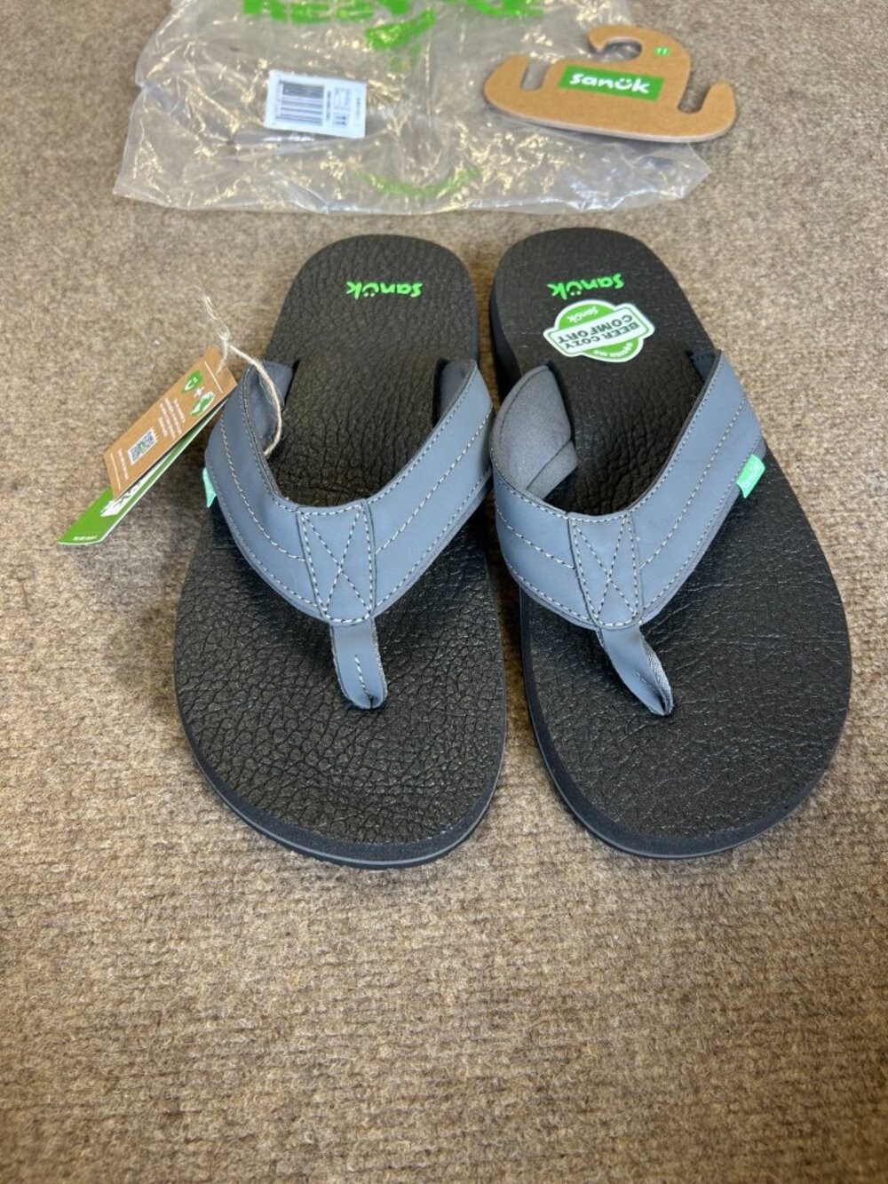 Sanuk Beer Cozy 2 Men’s Flip Flops Size 11 Charcoal Gray NEW with Tags